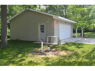 Property photo 3 - Country Home Real Estate Auction on 2 Secluded Acres